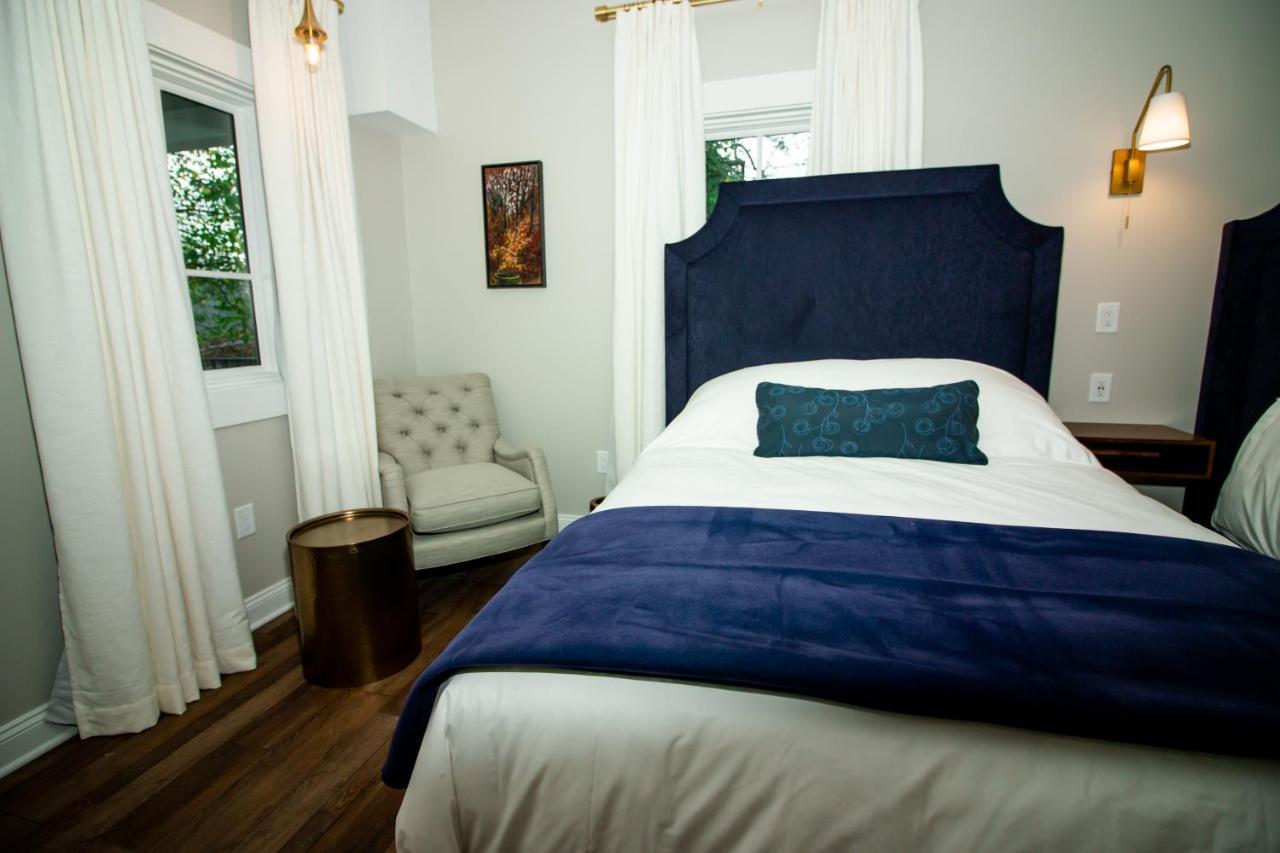 The Colonial Inn Хилсборо Экстерьер фото